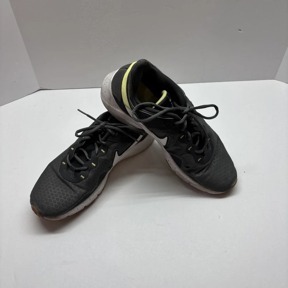 Nike LEGEND ESSENTIAL 2 Mens Black White Silver CQ9356-016‎ Size 11.5US